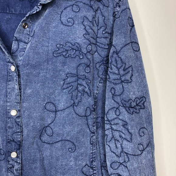 Cre8ions Vintage Denim Chambray Embroider Button Down Top Large Fall Autumn - Picture 7 of 11